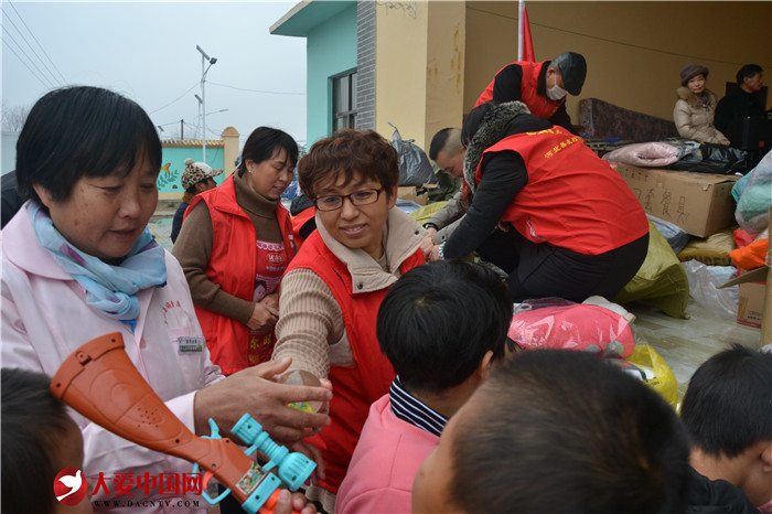 河北省经济技术协作促进会志愿者奔赴平山献爱心